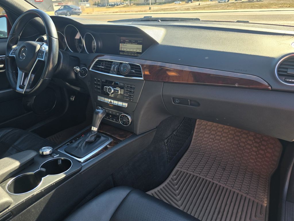 2014 Mercedes-Benz C-Class Image 24