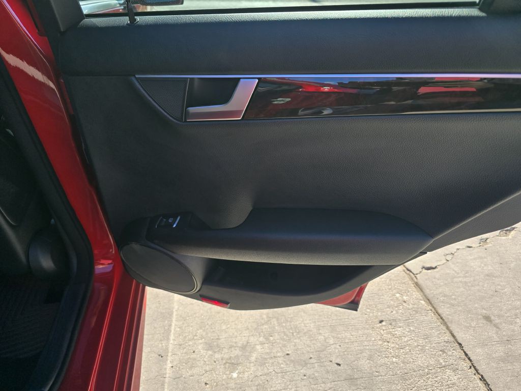 2014 Mercedes-Benz C-Class Image 25