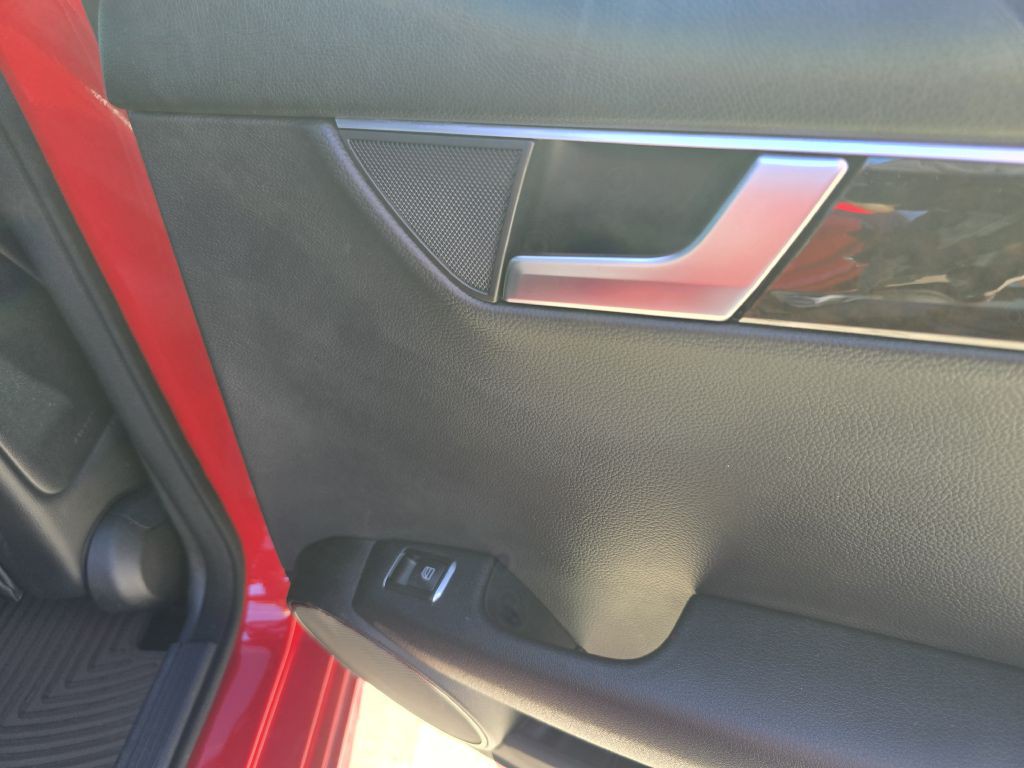 2014 Mercedes-Benz C-Class Image 26