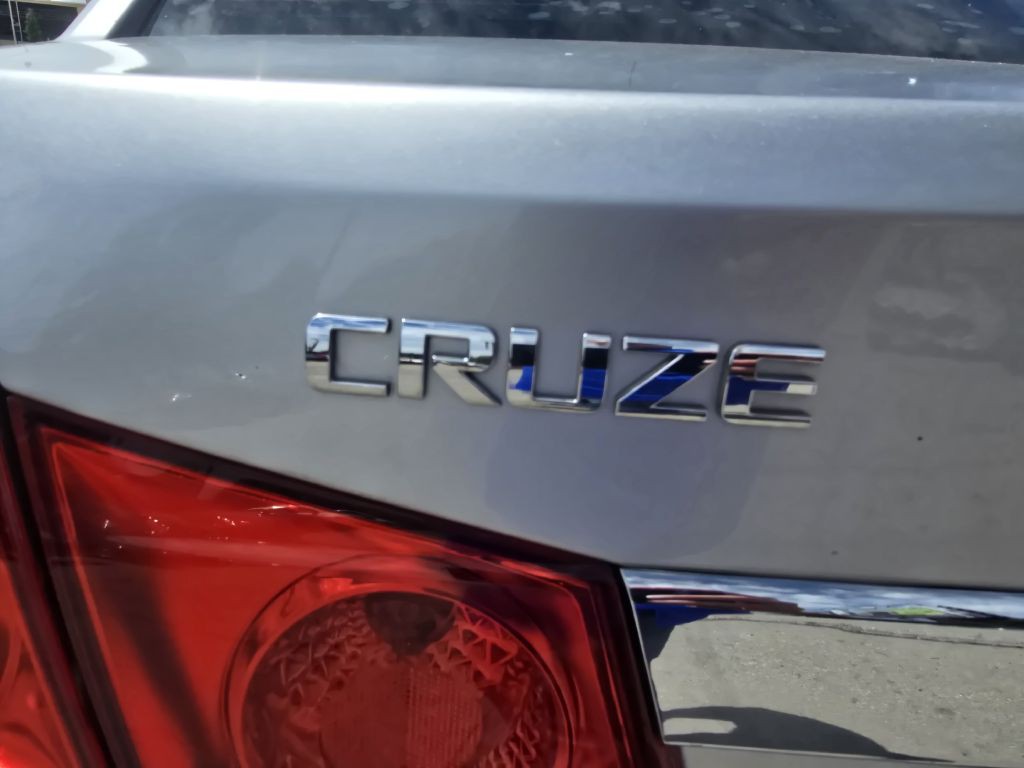 2013 Chevrolet Cruze Image 6