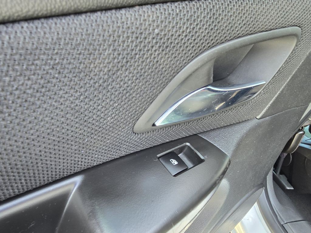 2013 Chevrolet Cruze Image 24