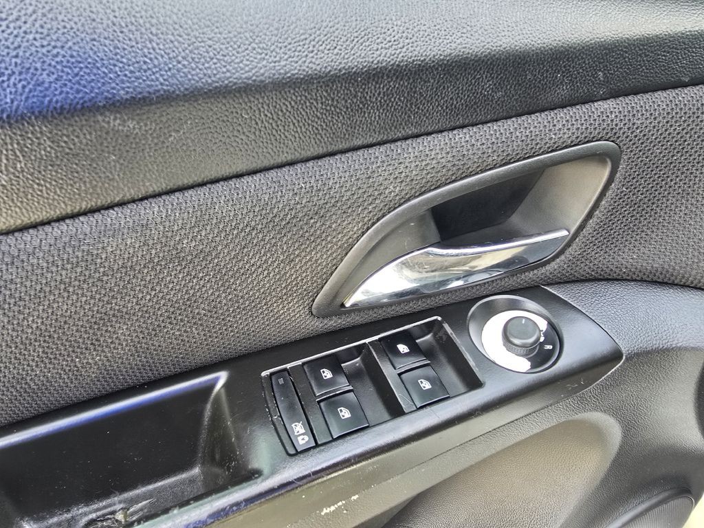 2013 Chevrolet Cruze Image 27