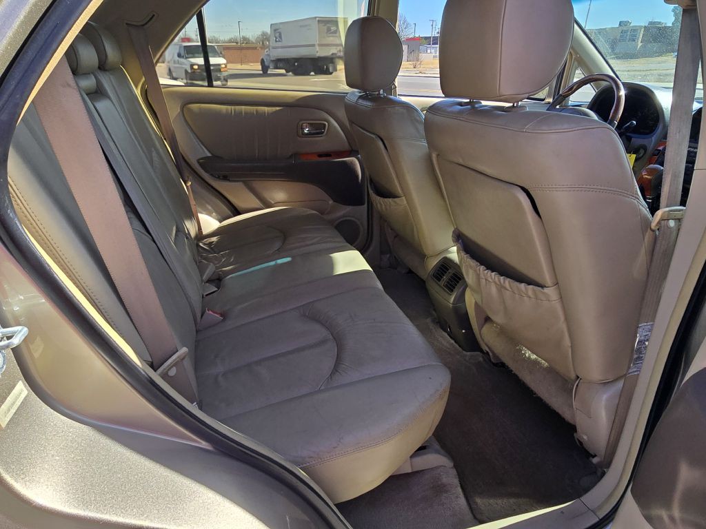 2001 Lexus RX Image 18