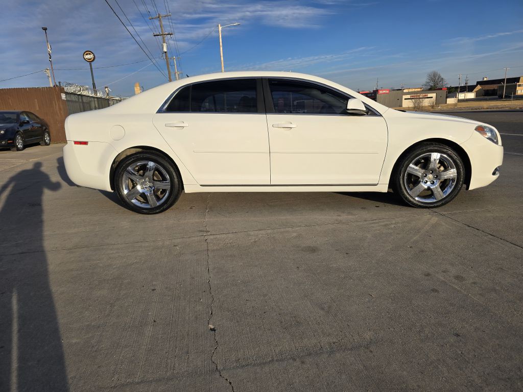 2011 Chevrolet Malibu Image 2