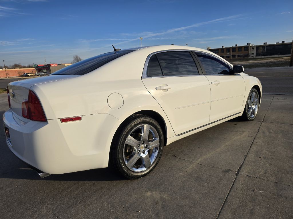2011 Chevrolet Malibu Image 3