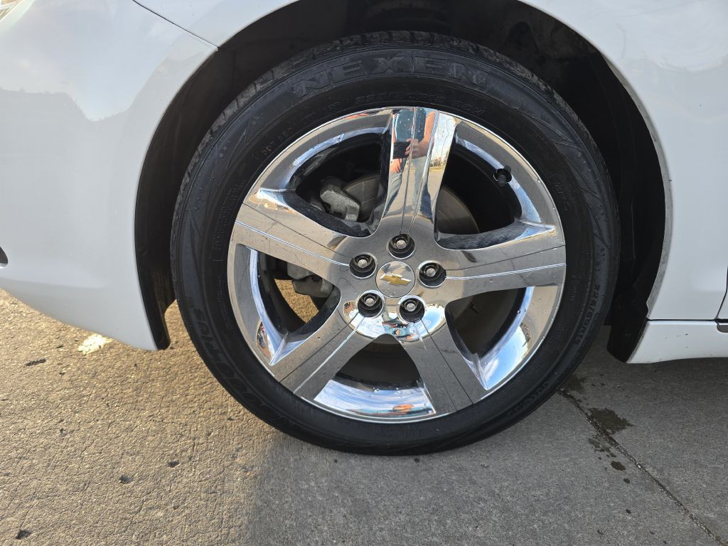 2011 Chevrolet Malibu Image 12