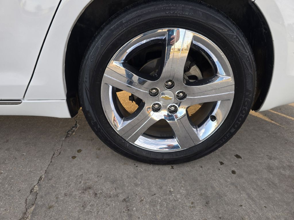 2011 Chevrolet Malibu Image 13