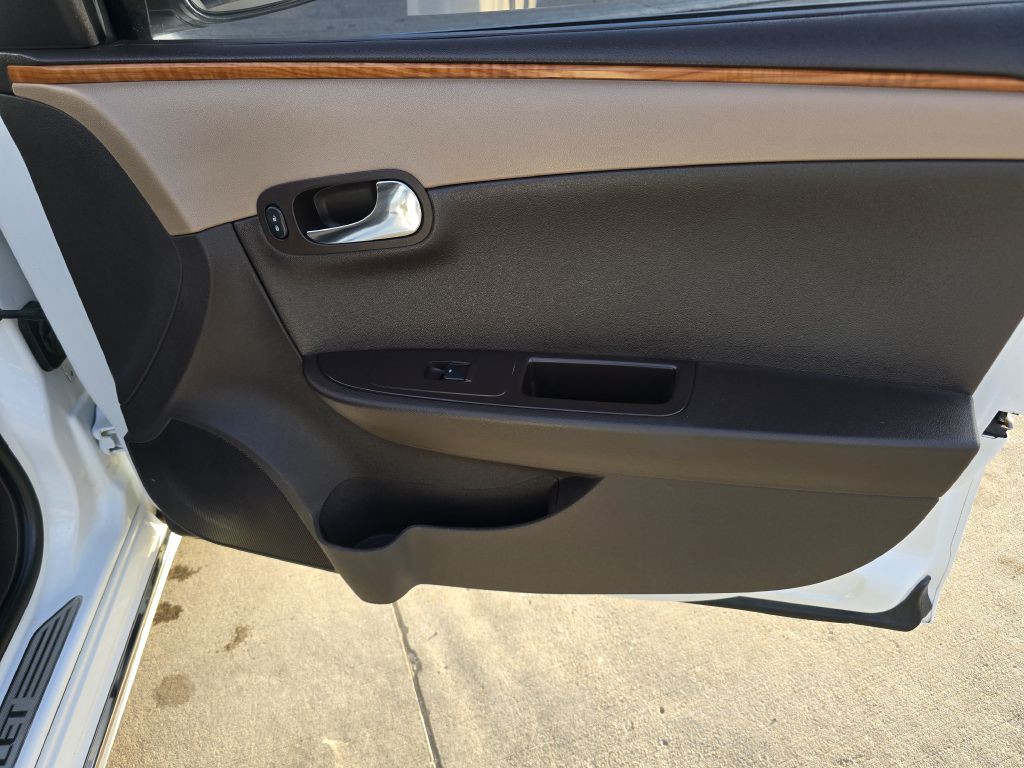 2011 Chevrolet Malibu Image 16