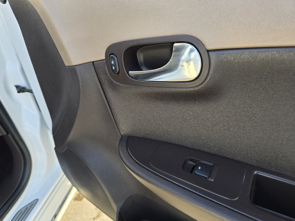 2011 Chevrolet Malibu Image 17