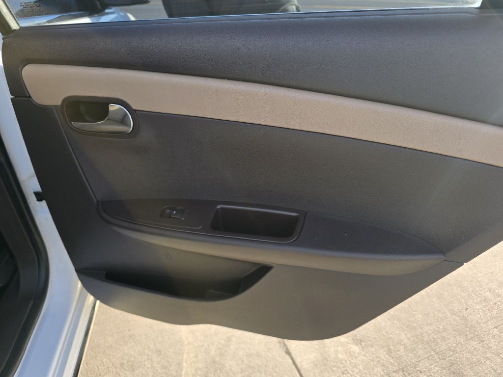 2011 Chevrolet Malibu Image 20