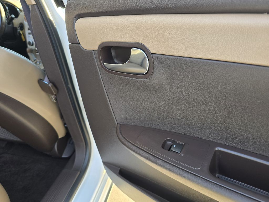 2011 Chevrolet Malibu Image 21