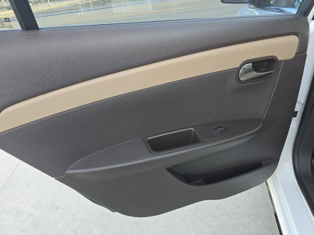 2011 Chevrolet Malibu Image 24