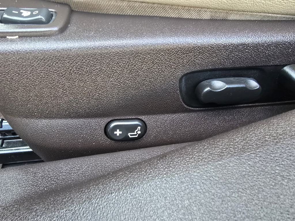 2011 Chevrolet Malibu Image 28