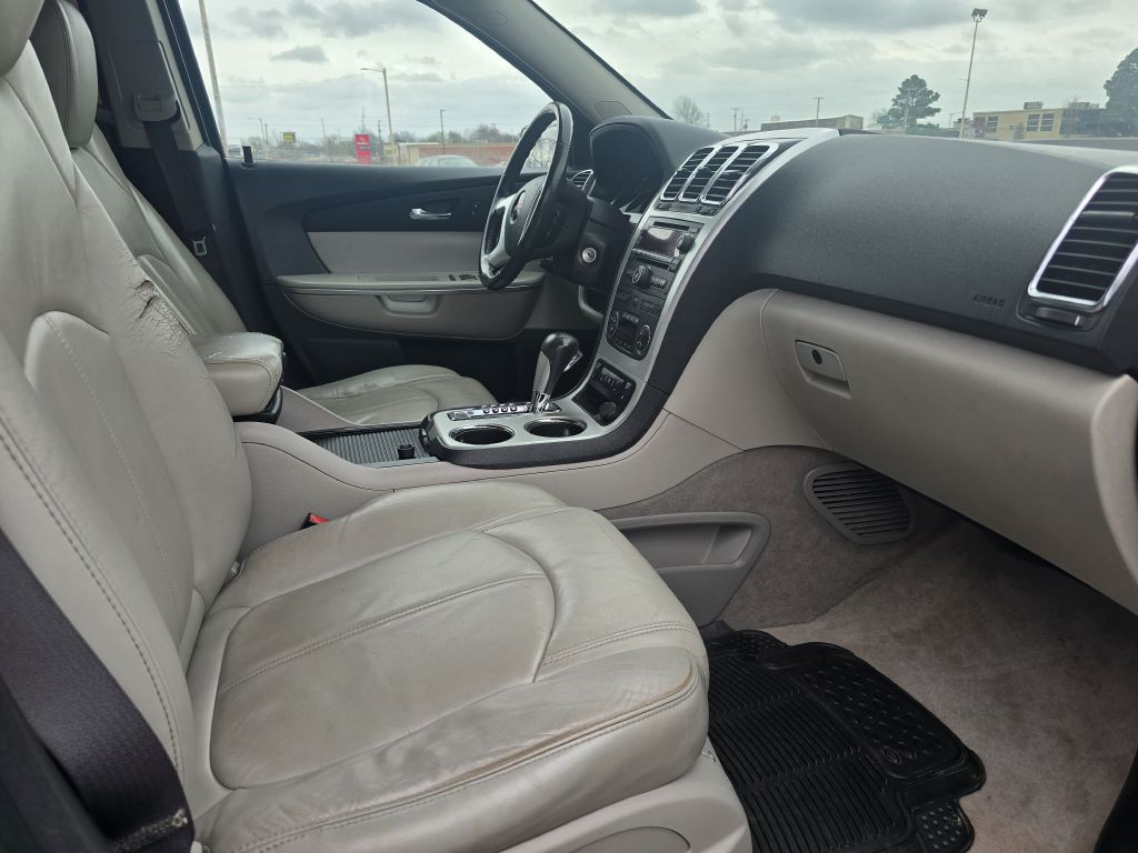 2010 GMC Acadia Image 18