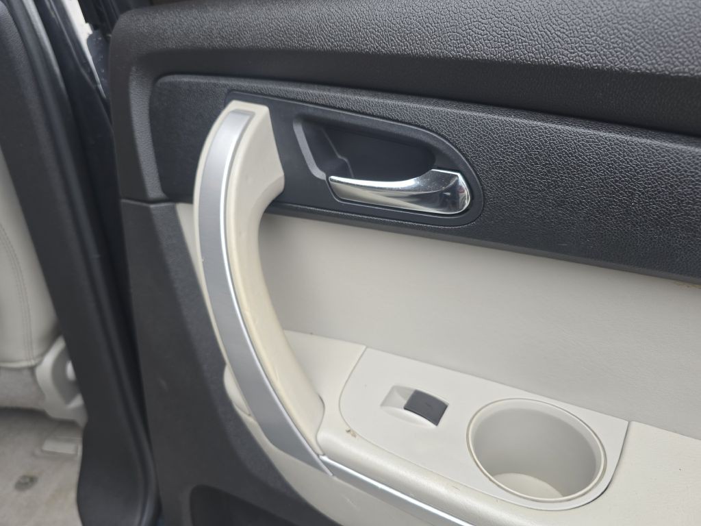 2010 GMC Acadia Image 21