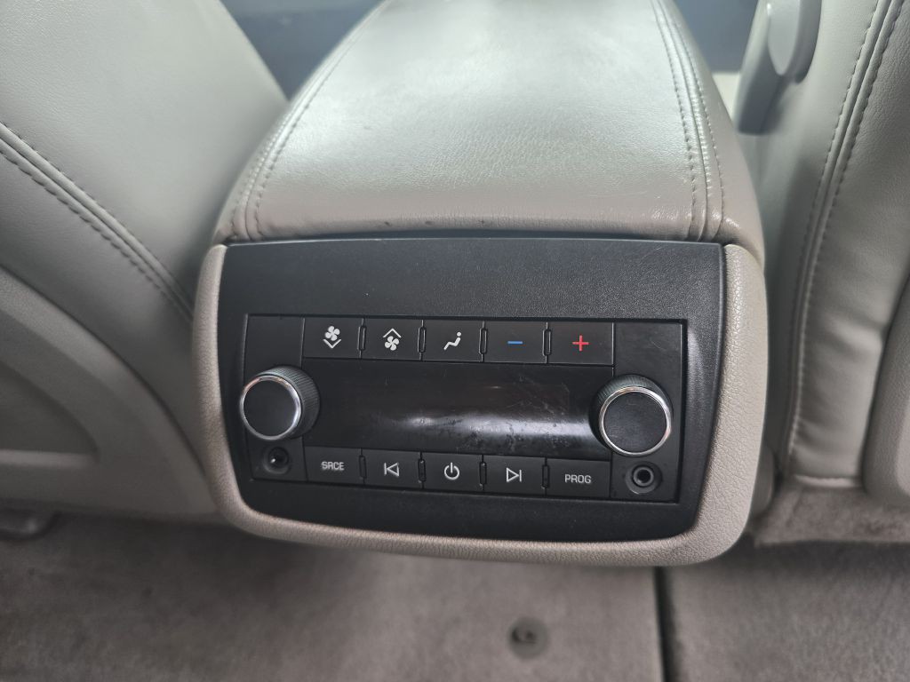 2010 GMC Acadia Image 23