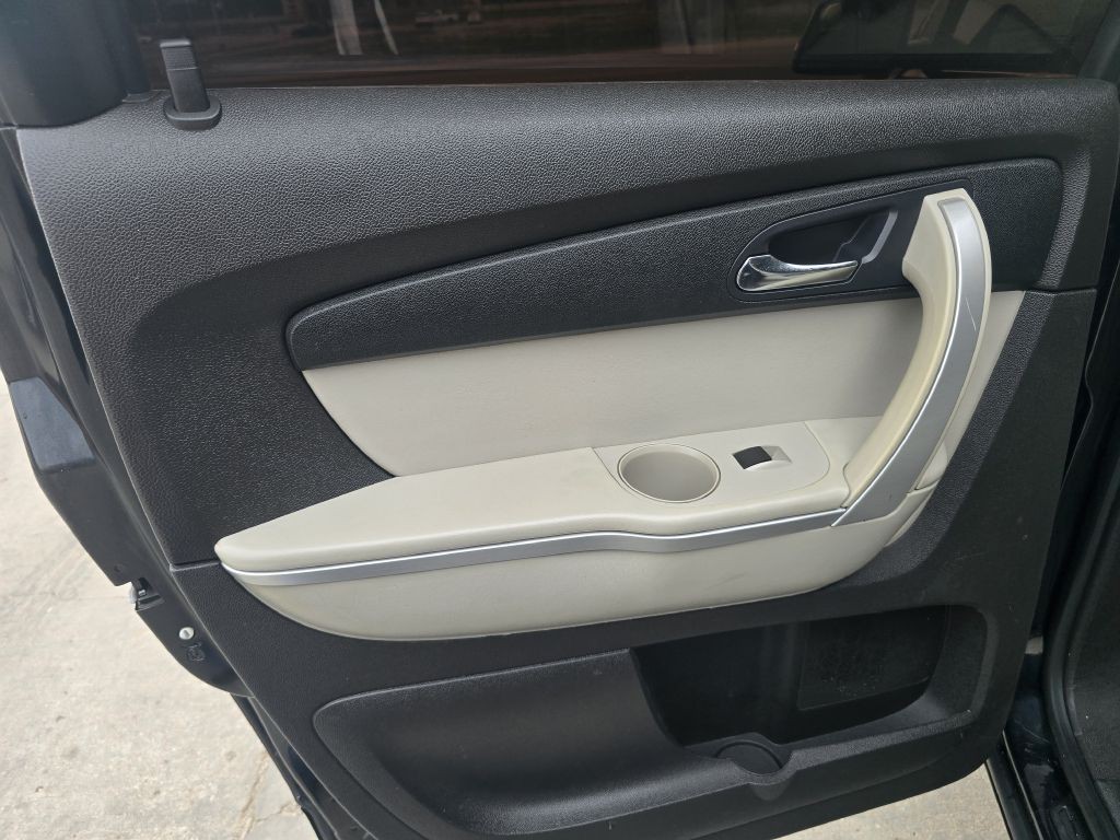 2010 GMC Acadia Image 28