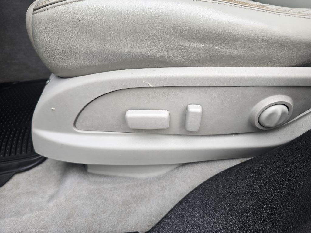 2010 GMC Acadia Image 32