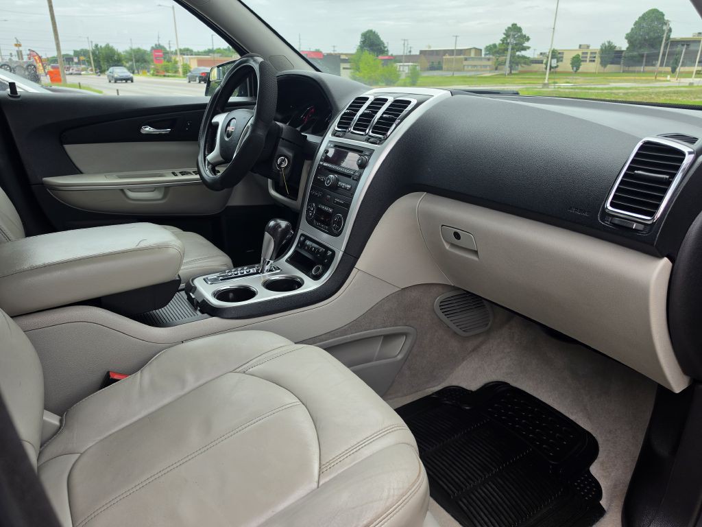 2010 GMC Acadia Image 16