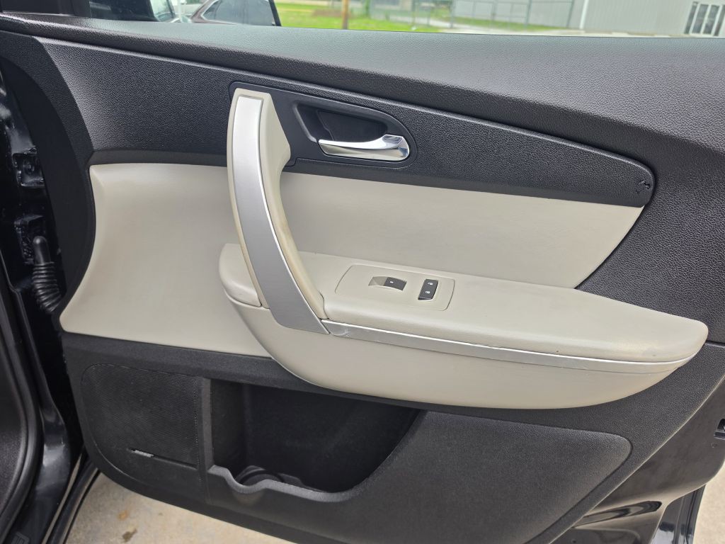 2010 GMC Acadia Image 18