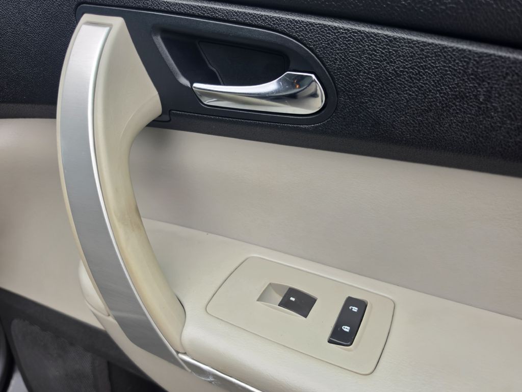 2010 GMC Acadia Image 19