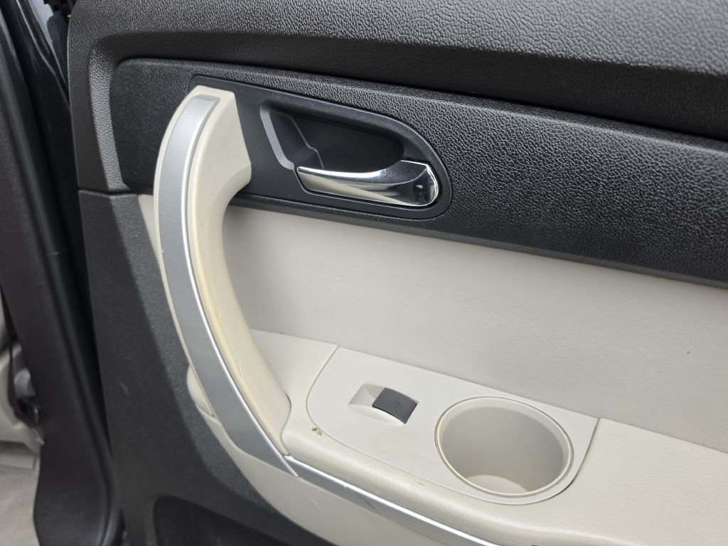 2010 GMC Acadia Image 21