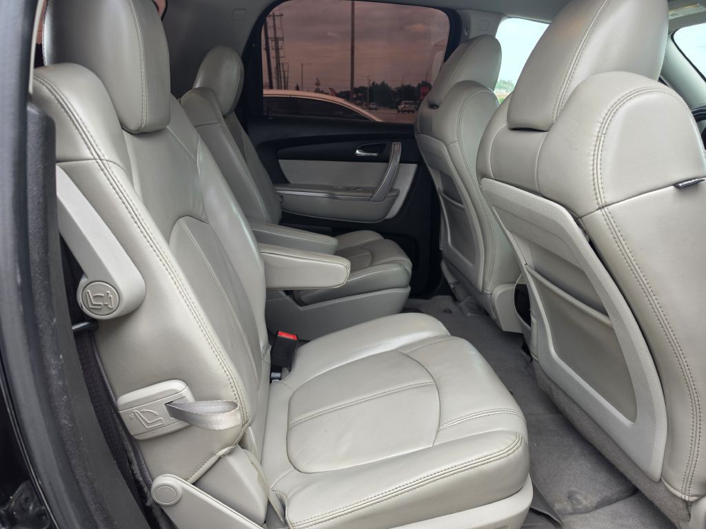 2010 GMC Acadia Image 22