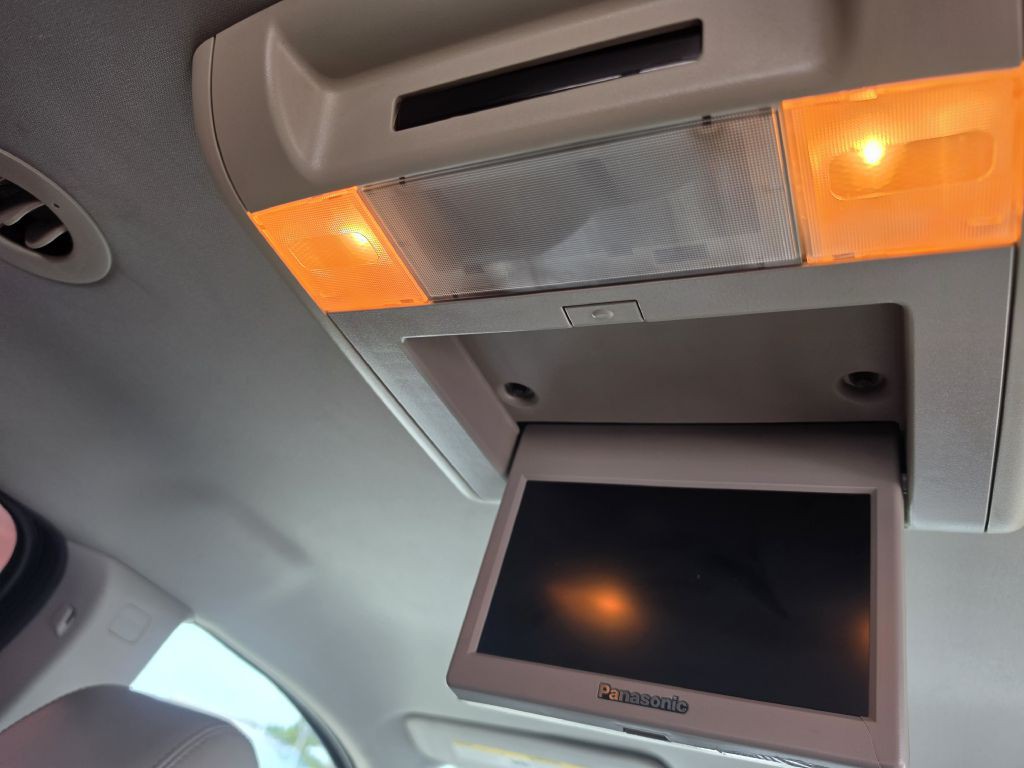 2010 GMC Acadia Image 24