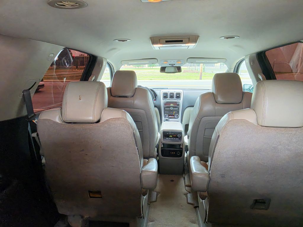 2010 GMC Acadia Image 28