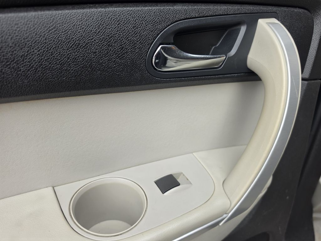 2010 GMC Acadia Image 31