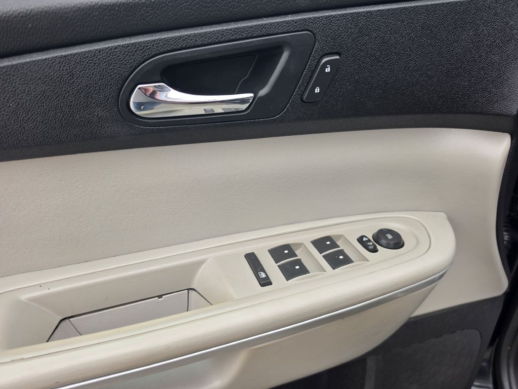 2010 GMC Acadia Image 33