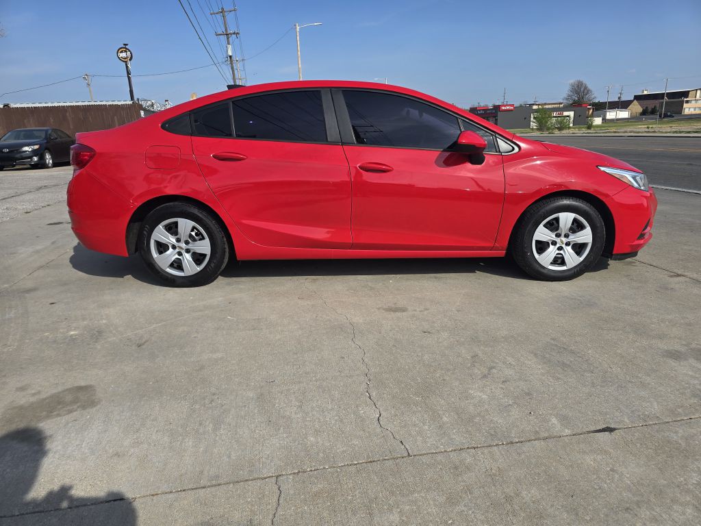 2016 Chevrolet Cruze Image 2