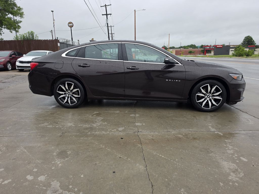 2016 Chevrolet Malibu Image 2