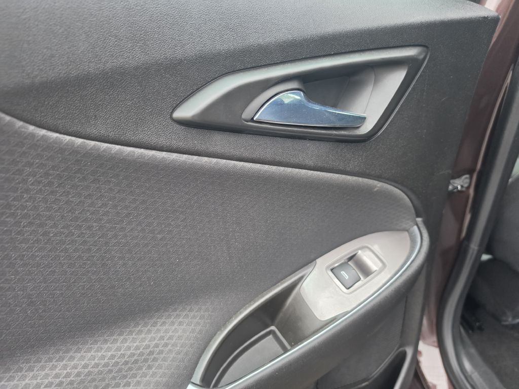 2016 Chevrolet Malibu Image 31