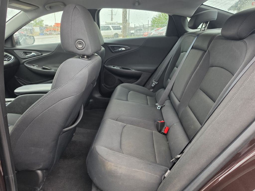 2016 Chevrolet Malibu Image 32