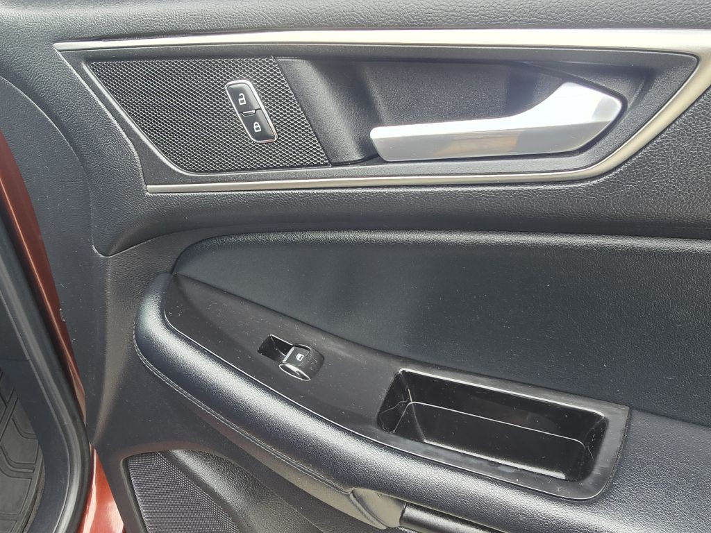 2016 Ford Edge Image 18