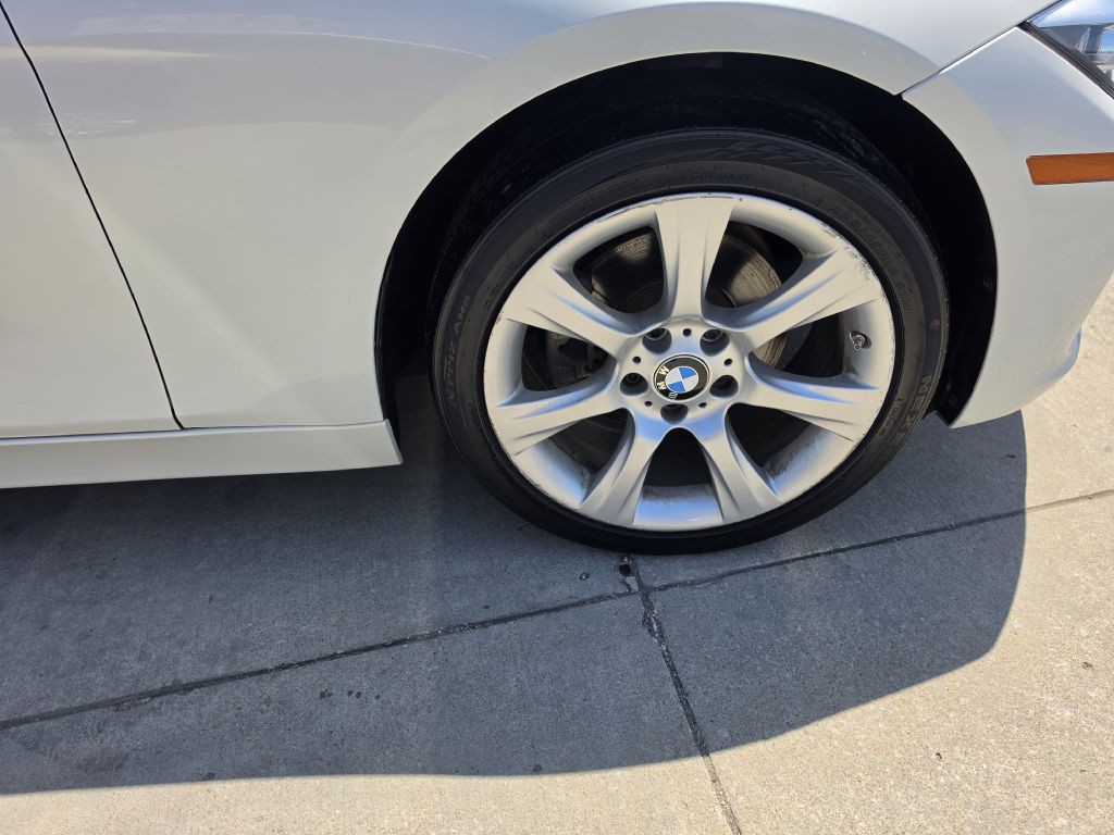 2015 BMW 3 Series Image 16