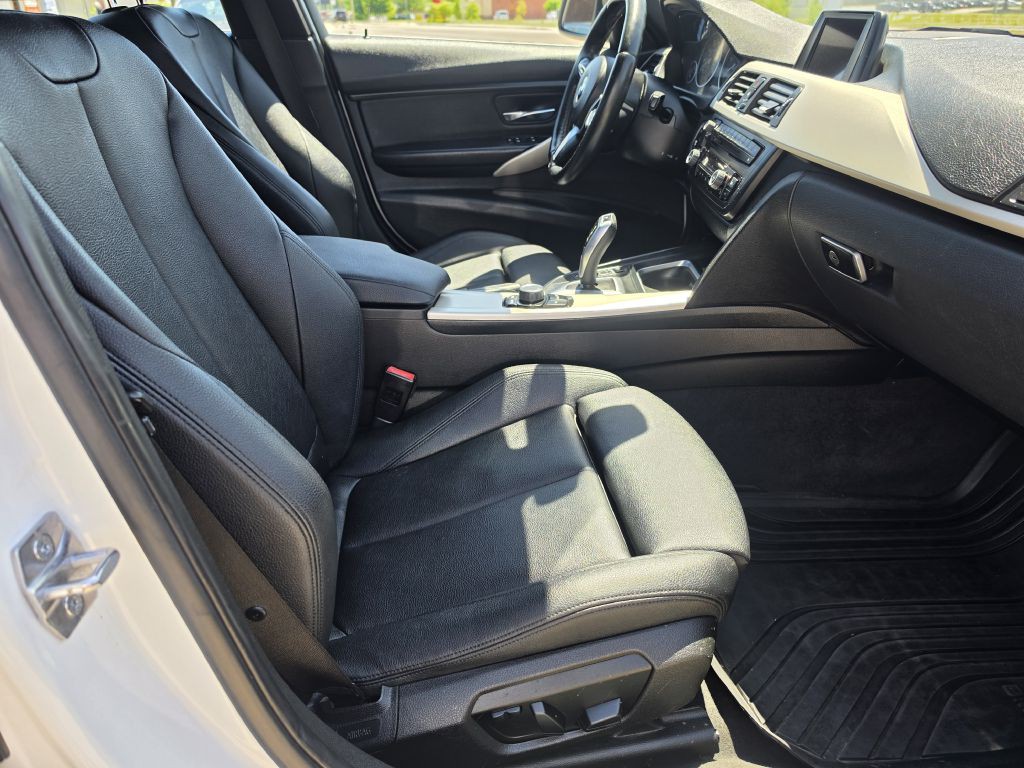 2015 BMW 3 Series Image 19