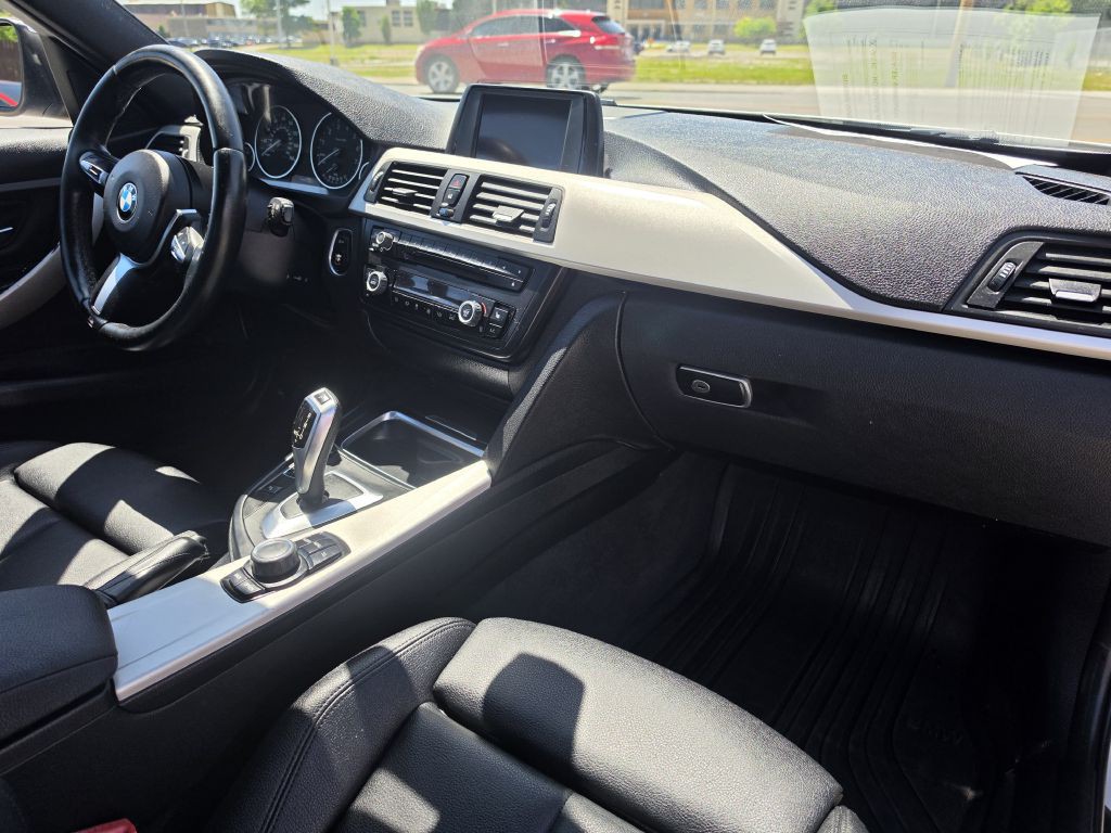 2015 BMW 3 Series Image 20