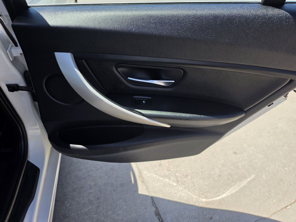 2015 BMW 3 Series Image 23