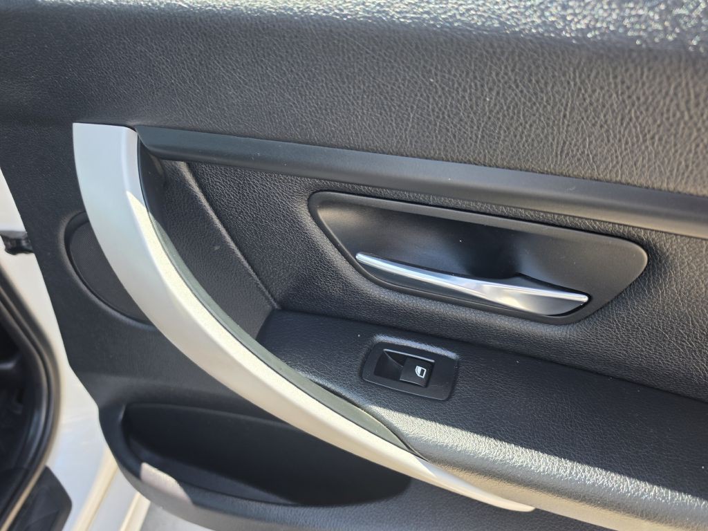 2015 BMW 3 Series Image 24