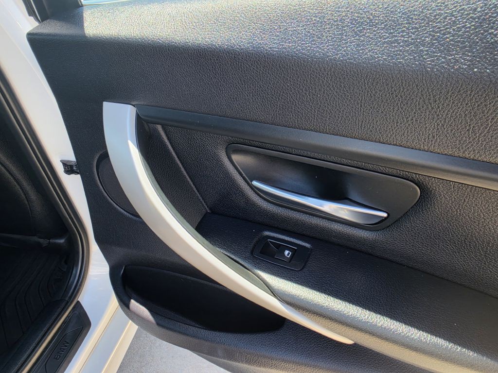 2015 BMW 3 Series Image 26