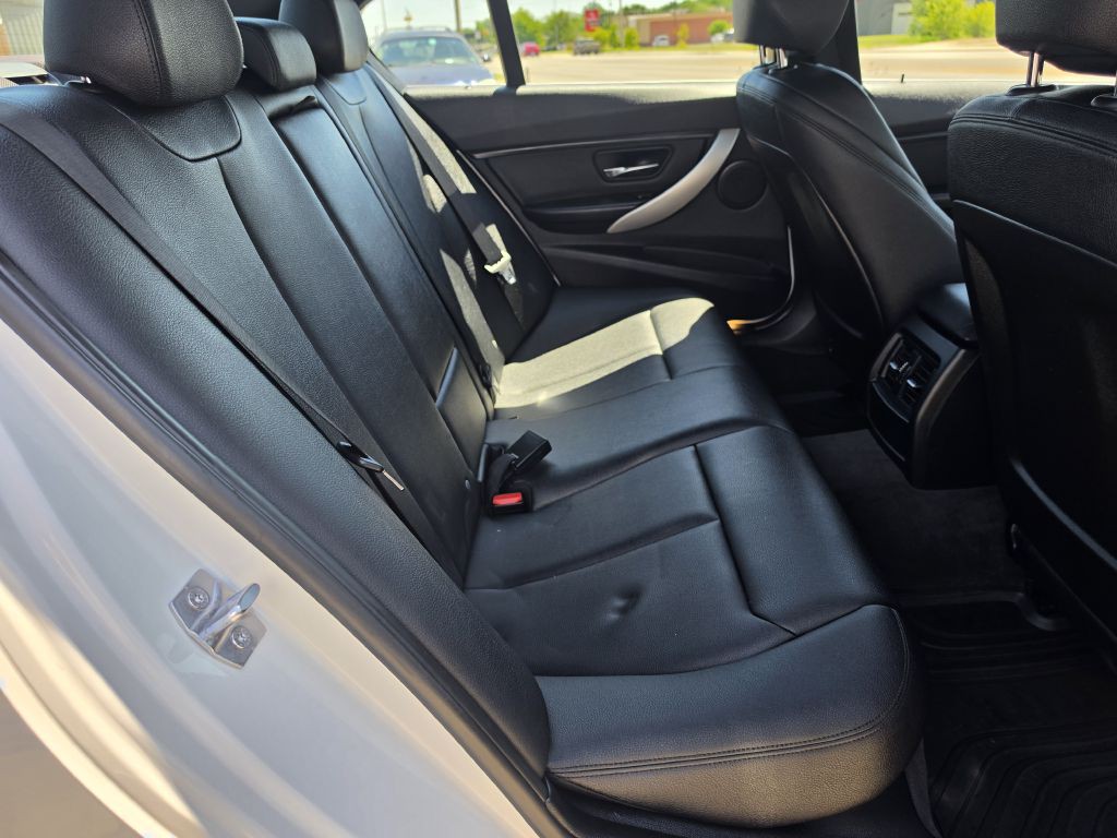 2015 BMW 3 Series Image 27