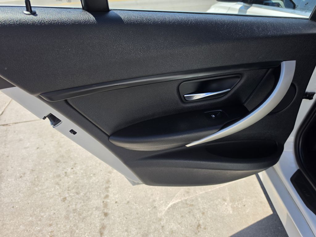 2015 BMW 3 Series Image 29