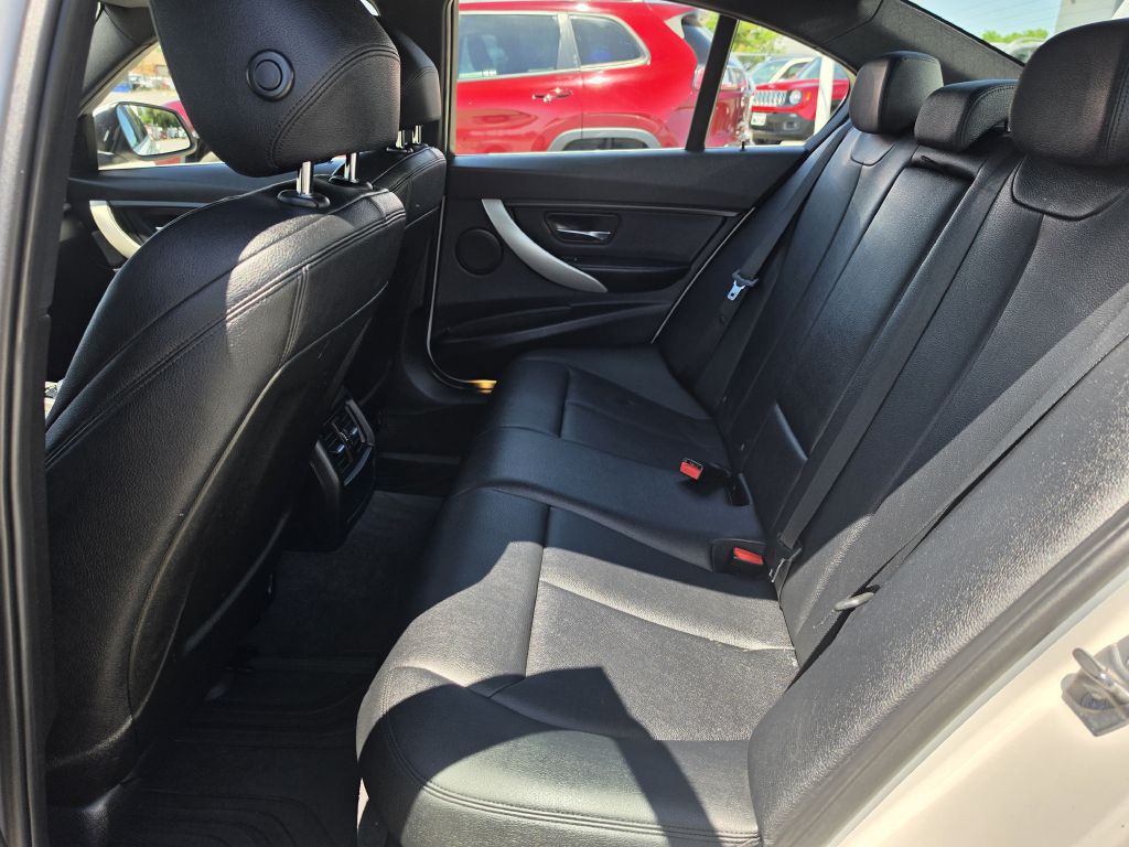 2015 BMW 3 Series Image 31