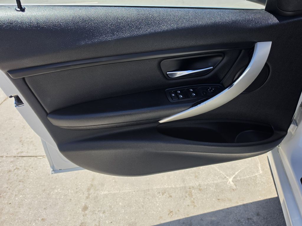 2015 BMW 3 Series Image 33
