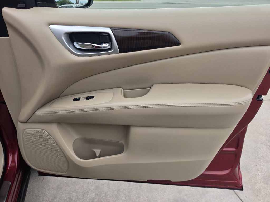 2015 Nissan Pathfinder Image 17