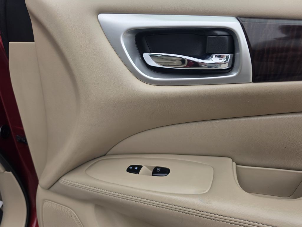 2015 Nissan Pathfinder Image 18