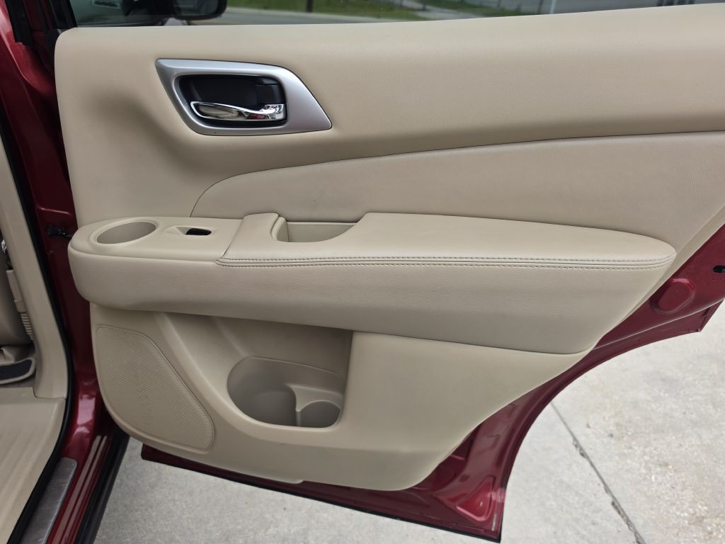 2015 Nissan Pathfinder Image 23