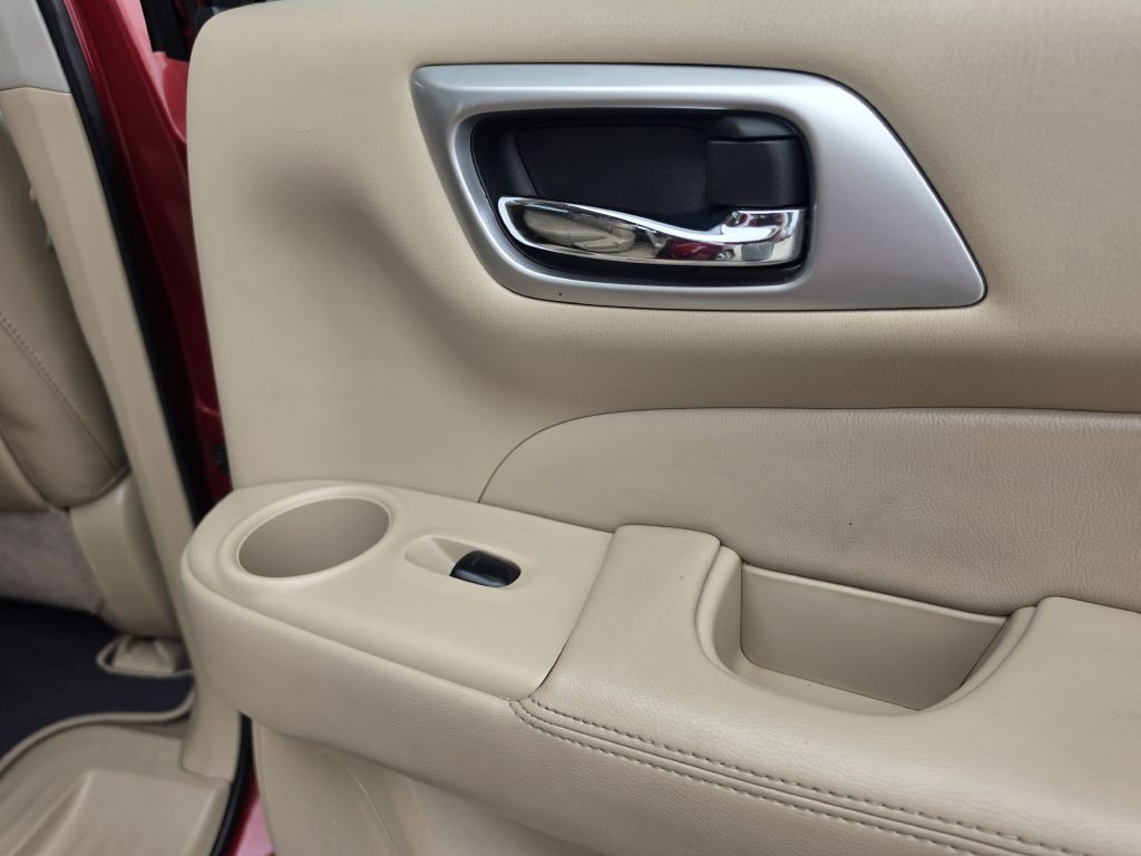 2015 Nissan Pathfinder Image 24